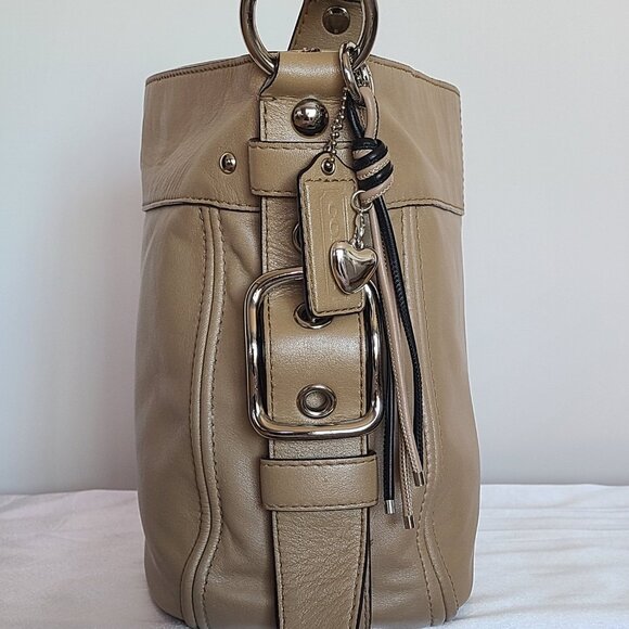 Mint Condition Y2K COACH Beige/Pearl Metallic Full Grain Leather  Shoulder Bag - Picture 3 of 10